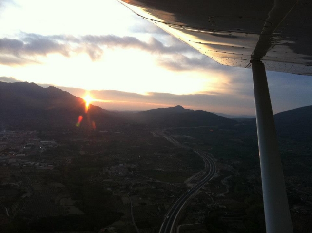 Pilotando al atardecer